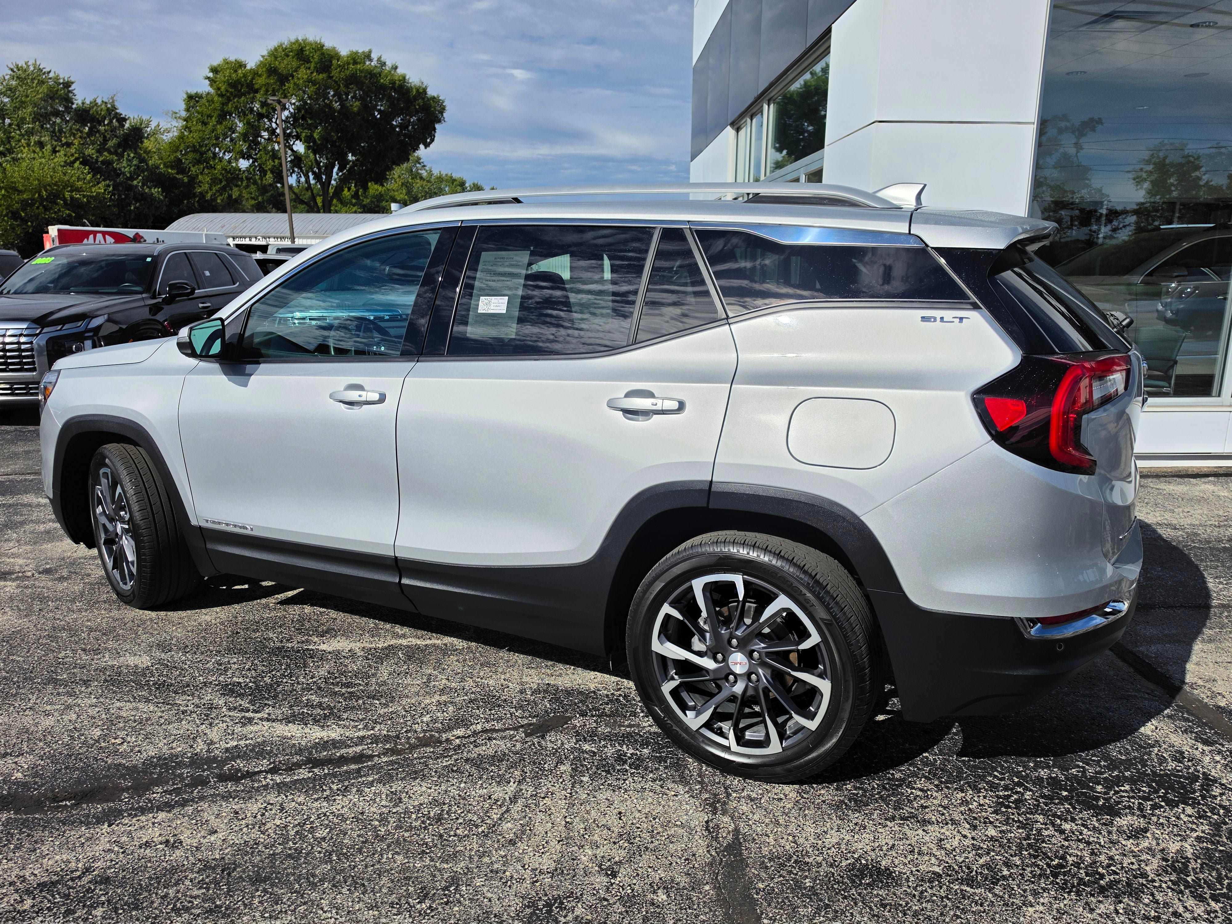 Used 2022 GMC Terrain SLT w/ Tech Package FWD image 7