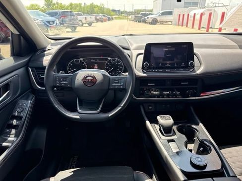 Used 2025 Nissan Rogue SV AWD/4WD image 27