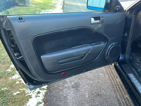 Used 2006 Ford Mustang GT image 9