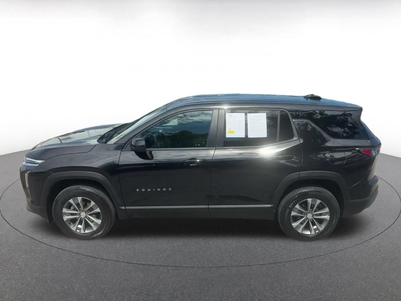 Used 2025 Chevrolet Equinox LT FWD image 8