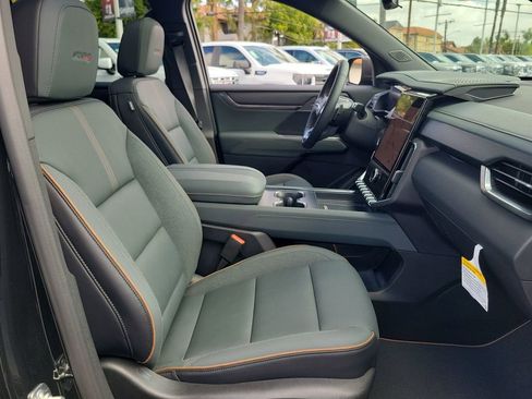 Used 2026 GMC Acadia AT4 w/ Luxury Package image 29