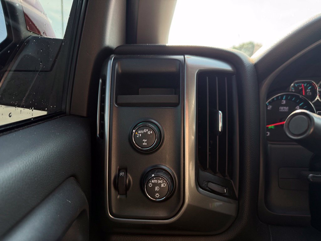 Used 2018 Chevrolet Silverado 1500 LT w/ Texas Edition AWD/4WD image 12