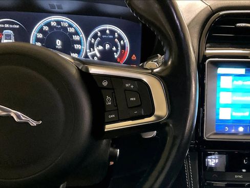 Used 2017 Jaguar F-PACE S image 24