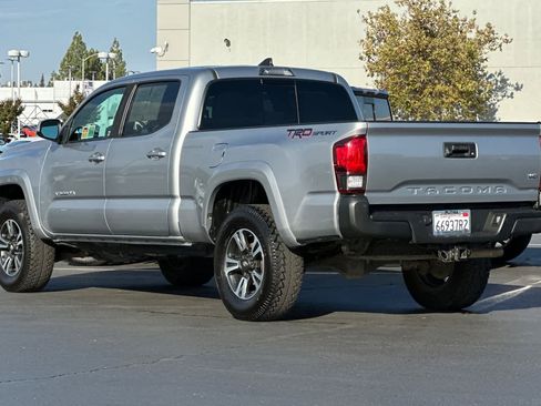 Used 2019 Toyota Tacoma TRD Sport image 7