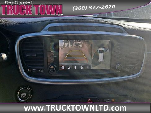 Used 2019 Kia Sorento SX image 22