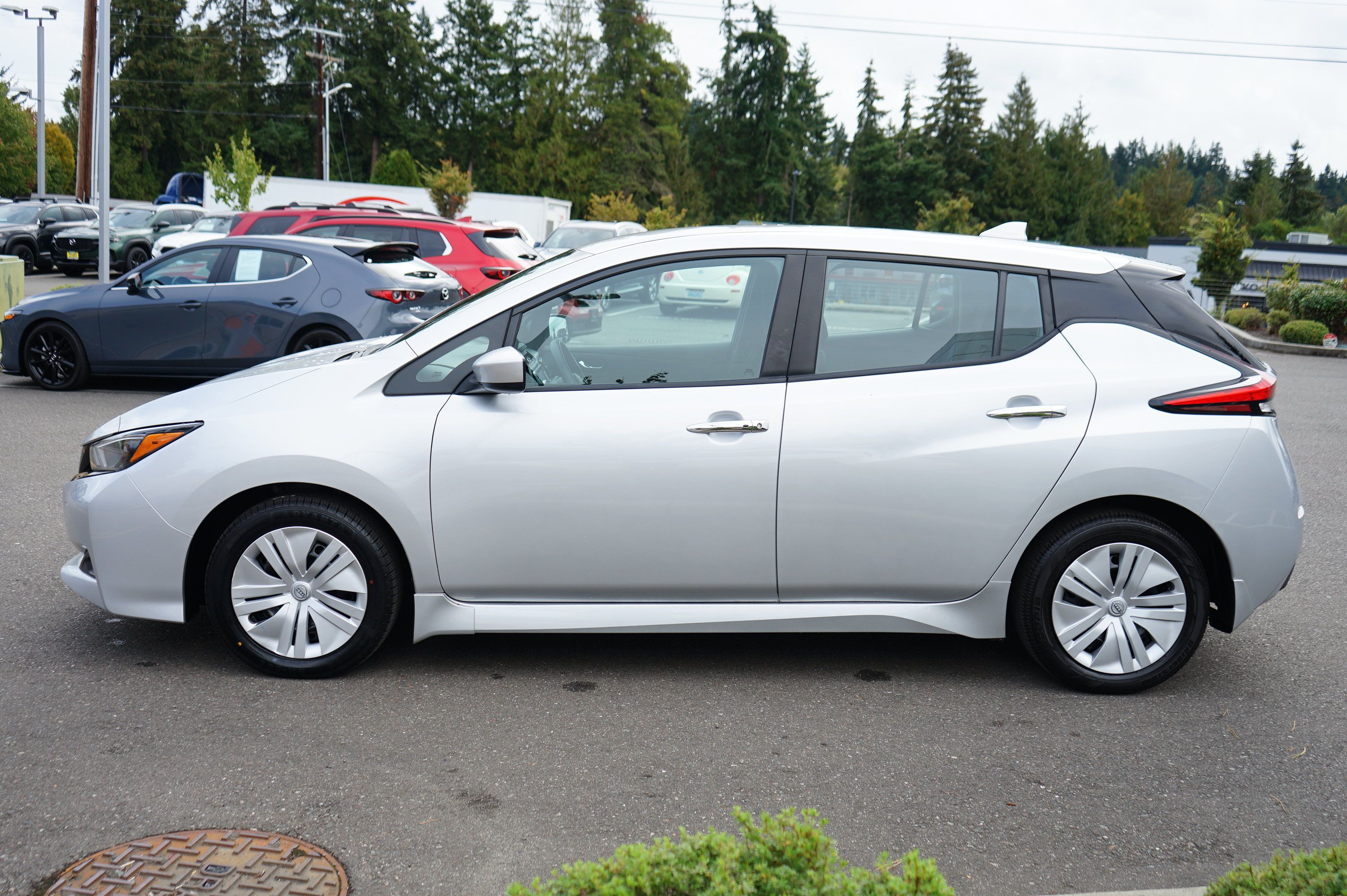 Used 2025 Nissan Leaf S FWD image 7