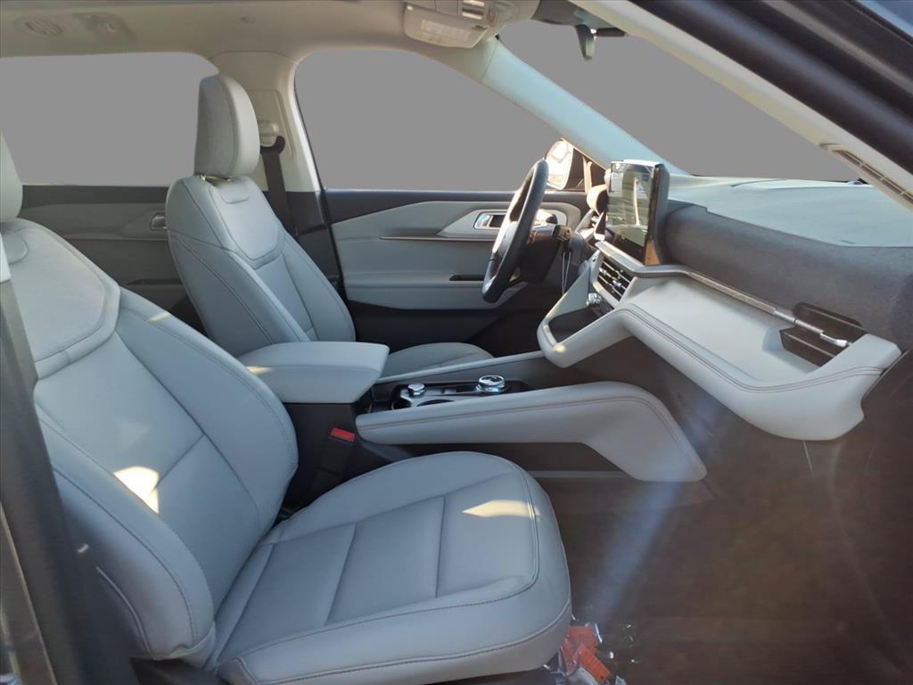 New 2026 Ford Explorer Active w/ Active Comfort Package AWD/4WD image 13