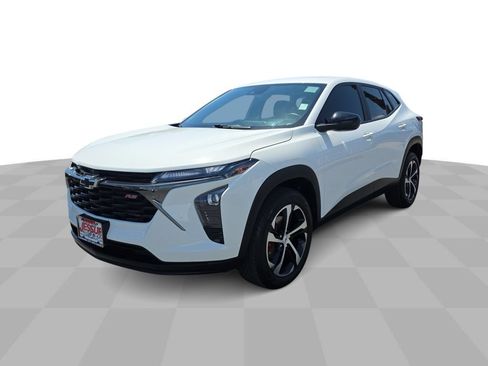 Used 2024 Chevrolet Trax RS w/ Driver Confidence Package FWD image 4