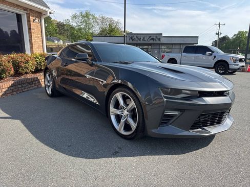 Used 2017 Chevrolet Camaro SS RWD image 5
