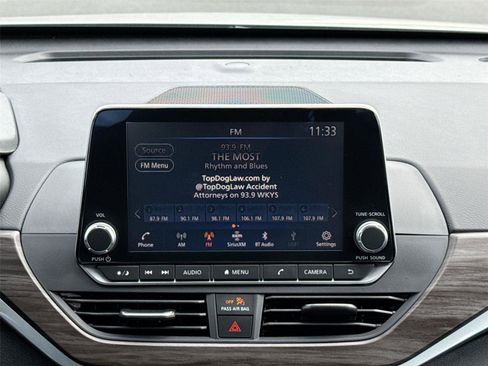 Used 2025 Nissan Altima 2.5 SV FWD image 22