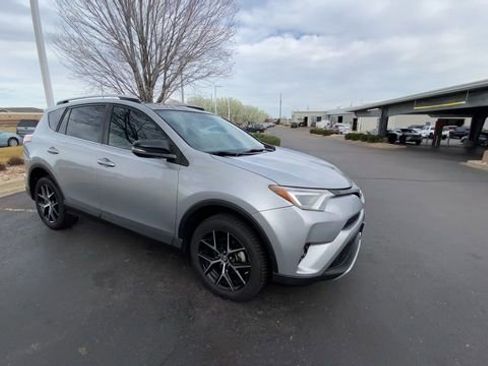 Used 2016 Toyota RAV4 SE image 3