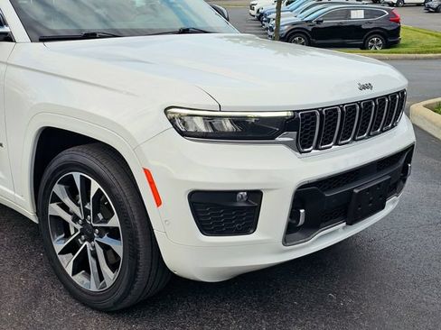Used 2022 Jeep Grand Cherokee L Overland w/ Luxury Tech Group IV AWD/4WD image 4