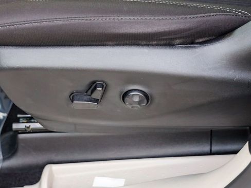 Used 2024 Chrysler Voyager LX image 25