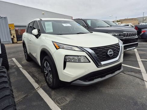 Used 2023 Nissan Rogue SV FWD image 3