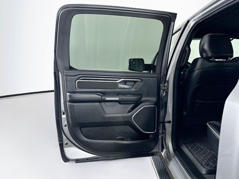Used 2024 RAM 1500 Laramie AWD/4WD image 27