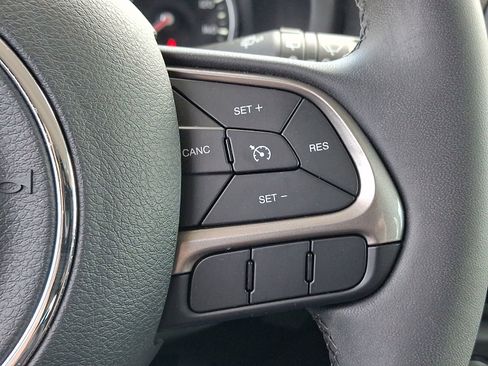 Used 2022 Jeep Renegade Latitude AWD/4WD image 23