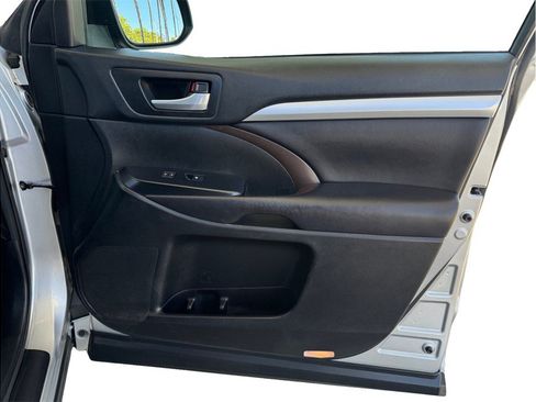 Used 2017 Toyota Highlander XLE FWD image 20