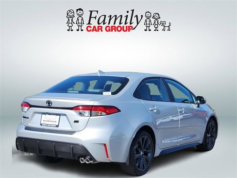 Used 2025 Toyota Corolla SE image 4