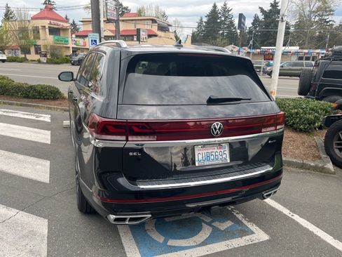 Used 2025 Volkswagen Atlas SEL Premium R-Line image 7