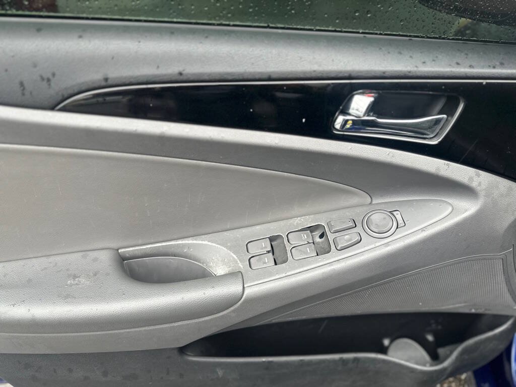 Used 2012 Hyundai Sonata Limited w/ Navigation Pkg FWD image 13