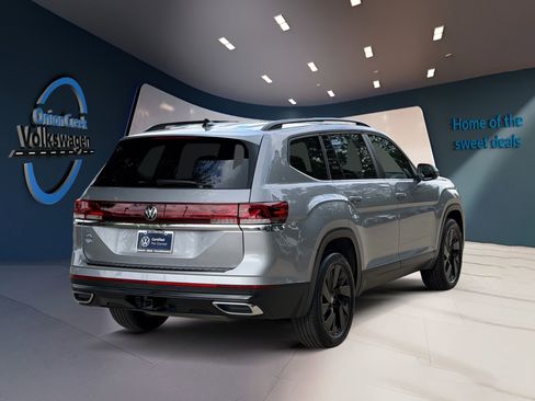 Certified 2026 Volkswagen Atlas SE FWD image 5