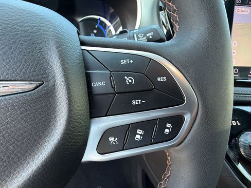 Used 2024 Chrysler Pacifica Pinnacle FWD image 28
