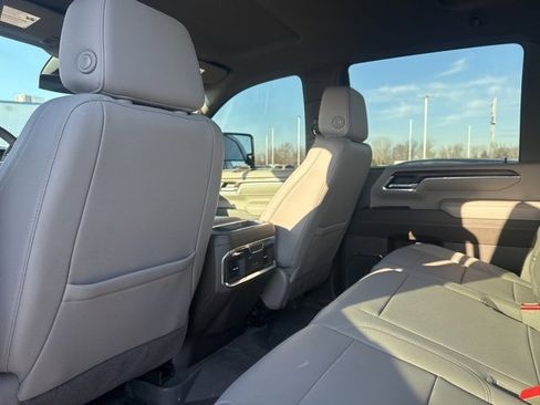 Used 2024 GMC Sierra 2500 SLT w/ SLT Convenience Package image 10