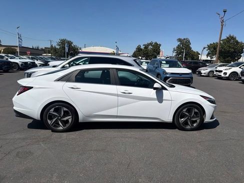 Used 2022 Hyundai Elantra Limited FWD image 4