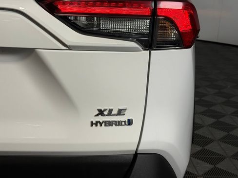 Used 2020 Toyota RAV4 XLE w/ XLE Grade Weather Package AWD/4WD image 14