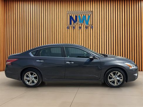 Used 2013 Nissan Altima 2.5 SL w/ Technology Pkg FWD image 61