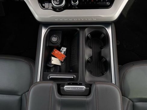 Used 2025 Ford Expedition Active image 35