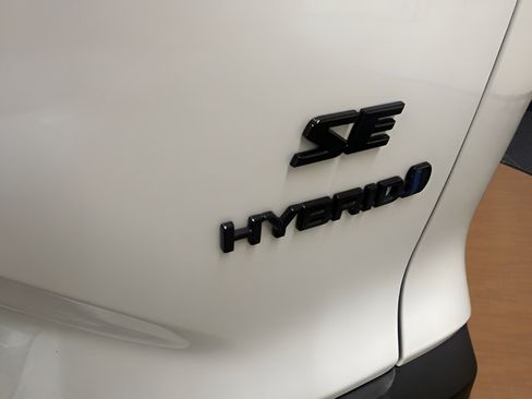 Used 2024 Toyota Corolla Cross AWD Hybrid image 9