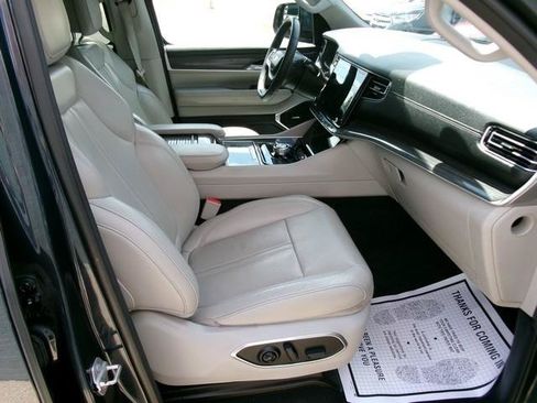 Used 2022 Jeep Wagoneer Series II w/ Premium Group I AWD/4WD image 19