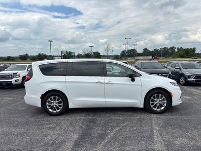 Used 2026 Chrysler Pacifica Limited
