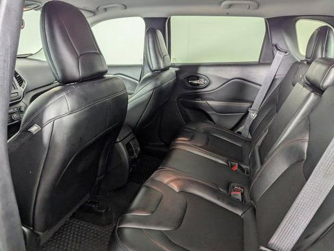 Used 2022 Jeep Cherokee Trailhawk image 18