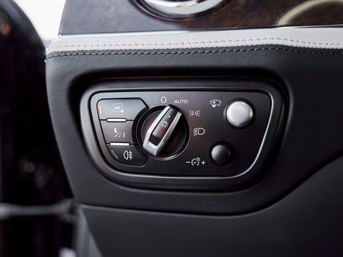Used 2023 Bentley Bentayga Extended Wheelbase AWD/4WD image 56