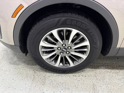 Used 2019 Lincoln Nautilus Select AWD/4WD image 10