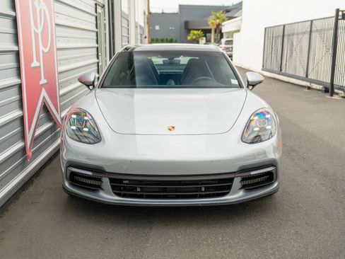 Used 2018 Porsche Panamera 4 image 40