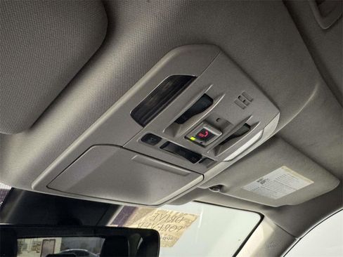 Used 2022 Toyota Highlander XLE image 25