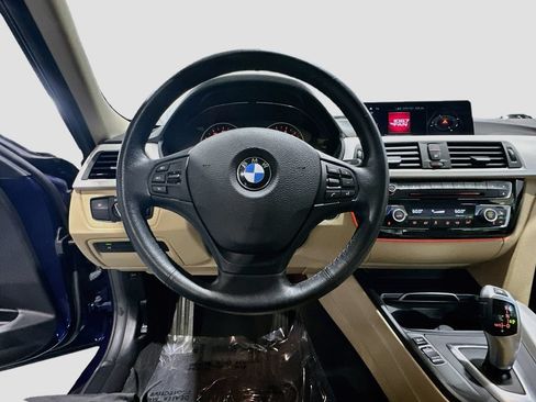 Used 2018 BMW 320i xDrive Sedan w/ Convenience Package AWD/4WD image 11