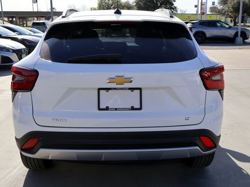 Used 2025 Chevrolet Trax LT image 7