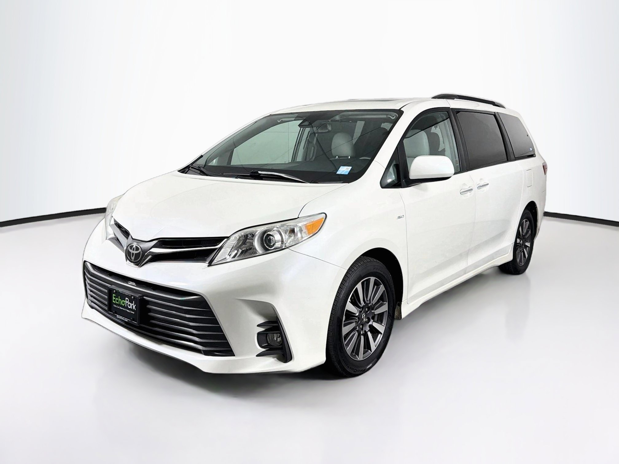 Used 2018 Toyota Sienna XLE w/ XLE Navigation Package AWD/4WD image 3