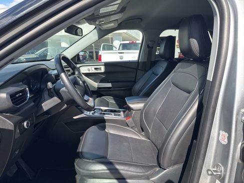 Used 2023 Ford Explorer Limited image 5