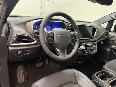New 2027 Chrysler Pacifica Select