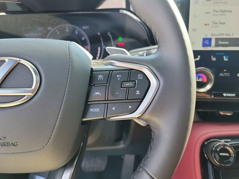 Used 2025 Lexus NX 250 FWD w/ Premium Package image 23