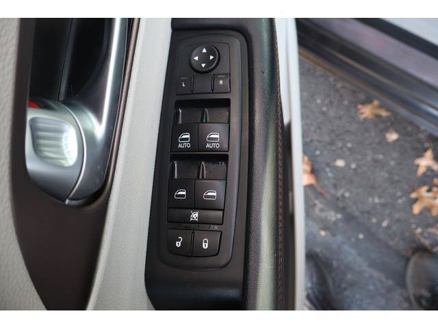 Used 2017 Chrysler Pacifica Touring-L FWD image 9