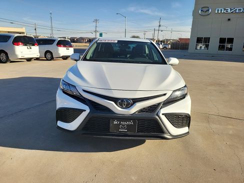 Used 2023 Toyota Camry SE image 2