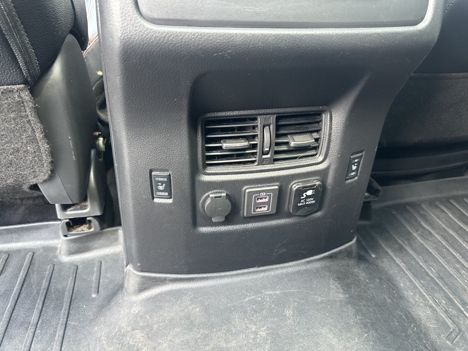 Used 2020 Nissan Titan PRO-4X w/ Pro-4x Convenience Package AWD/4WD image 17