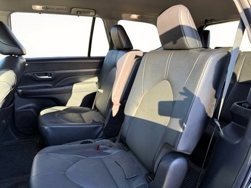 Certified 2024 Toyota Grand Highlander XLE image 12