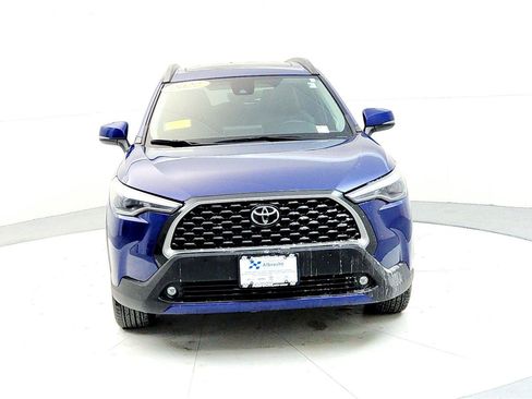 Certified 2022 Toyota Corolla Cross XLE image 8